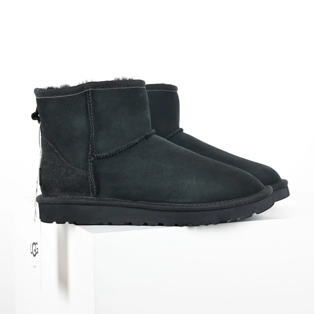 Pick up locally 💰540 Core recommendation Good price Cashmere insoles are a very suitable choice for keeping warm in winter and at home. In the new year, uug launched a series of styles, which are partial to the preferences of young consumers and have also moved to the forefront of fashion trends. Shoe body material Water-repellent coated suede upper 17mm UGGPURE™ implanted wool insole Lightweight non-slip comfortable rubber outsole With brand LOGO Trademark Comes with a full set of packaging Size: 35 36 37 38 39 40 41 42 43 44